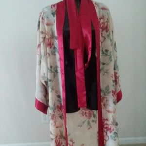 ONLY ONE!  Shereen Annette floral robe